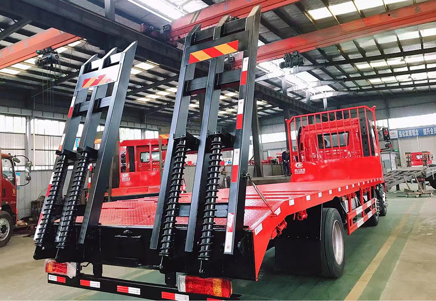 國六解放J6前四后四平板運(yùn)輸車